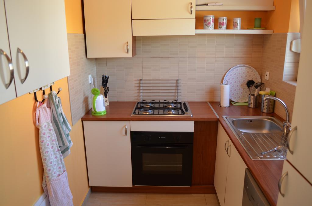 Apartment Meli Сесвете Стая снимка