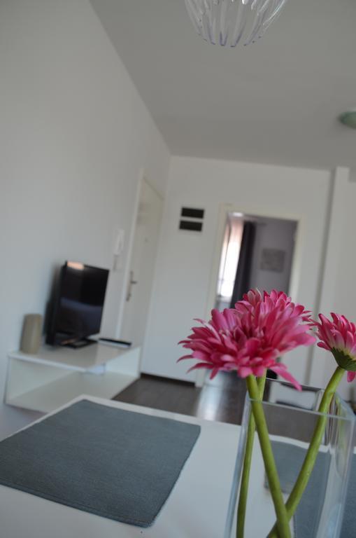 Apartment Meli Сесвете Екстериор снимка