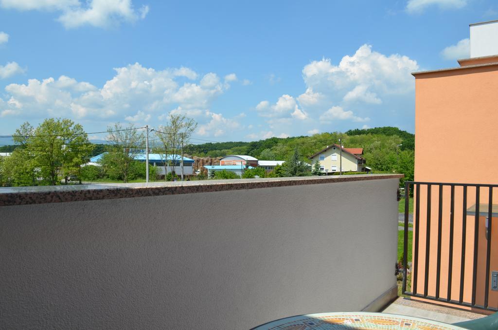 Apartment Meli Сесвете Екстериор снимка