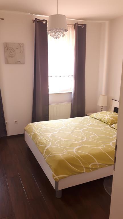 Apartment Meli Сесвете Екстериор снимка